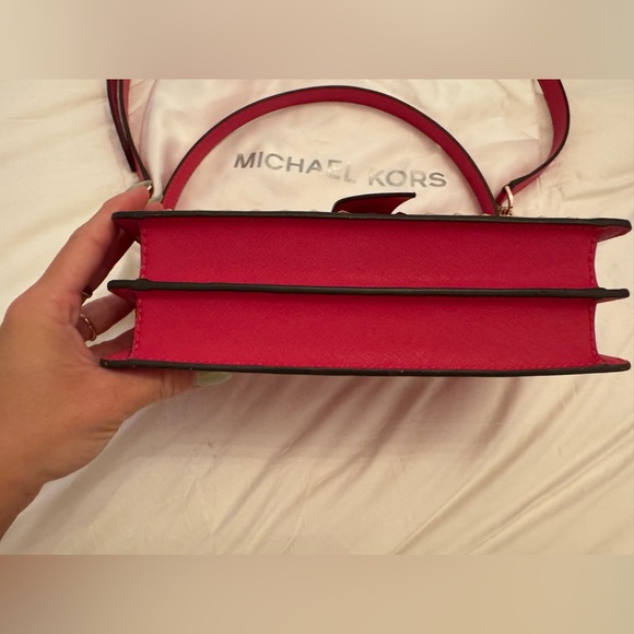 Michael Kors purse - Picture 6 of 10